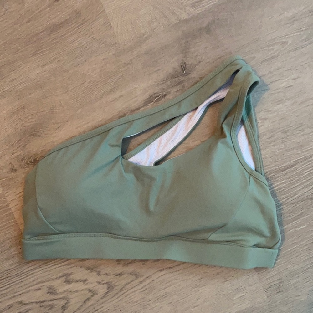 One shoulder sports bra